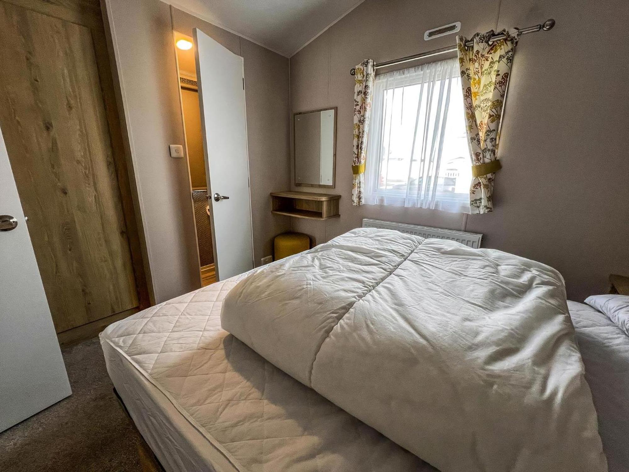 Modern 6 Berth Caravan With Wifi At St Osyth Beach In Essex Ref 28008Pm Clacton-on-Sea Eksteriør bilde